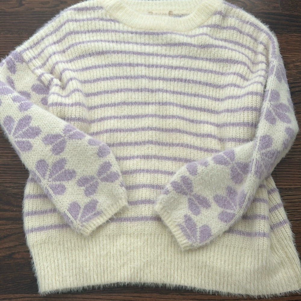 Altar’s state purple flower sweater